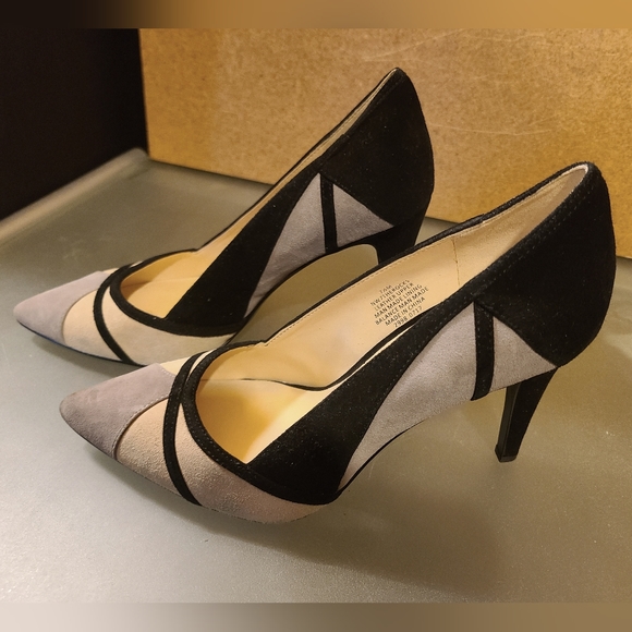 Black/Gray/Beige Leather Upper Nine West Heels - Picture 2 of 5
